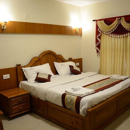 Hotel Vasantham Palace Ooty Exteriör bild
