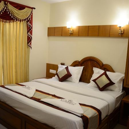 Hotel Vasantham Palace Ooty Exteriör bild
