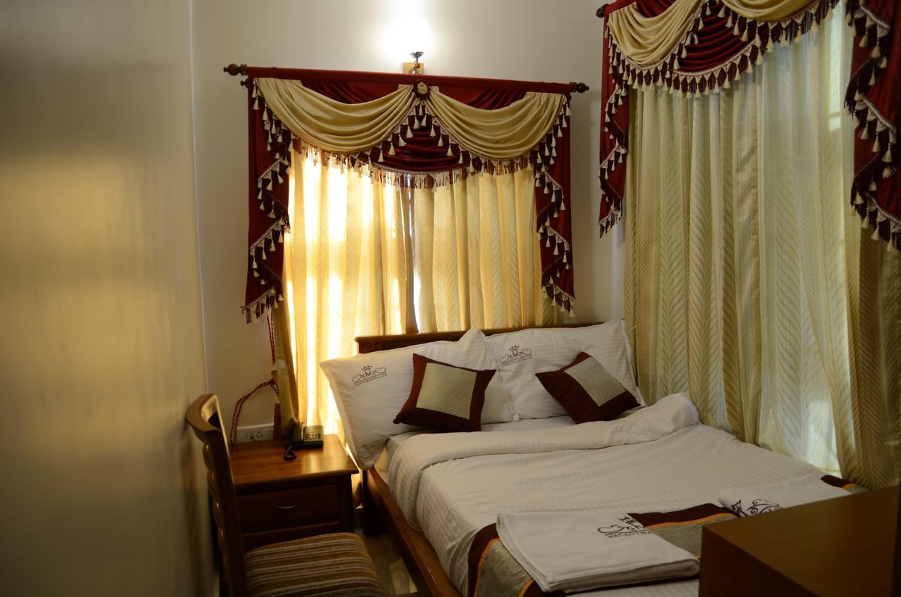 Hotel Vasantham Palace Ooty Exteriör bild