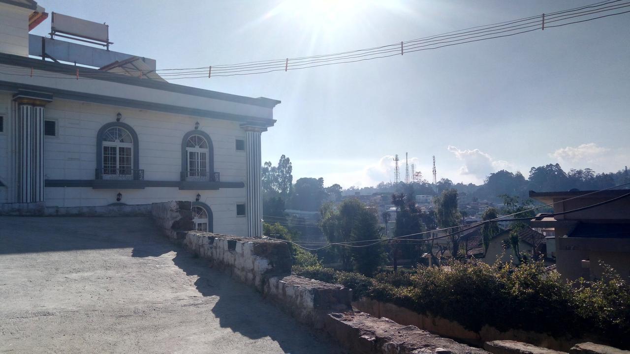 Hotel Vasantham Palace Ooty Exteriör bild